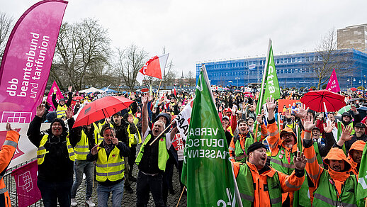 5.000 Beschäftigte des öffentlichen Dienstes demonstrieren in Saarbrücken